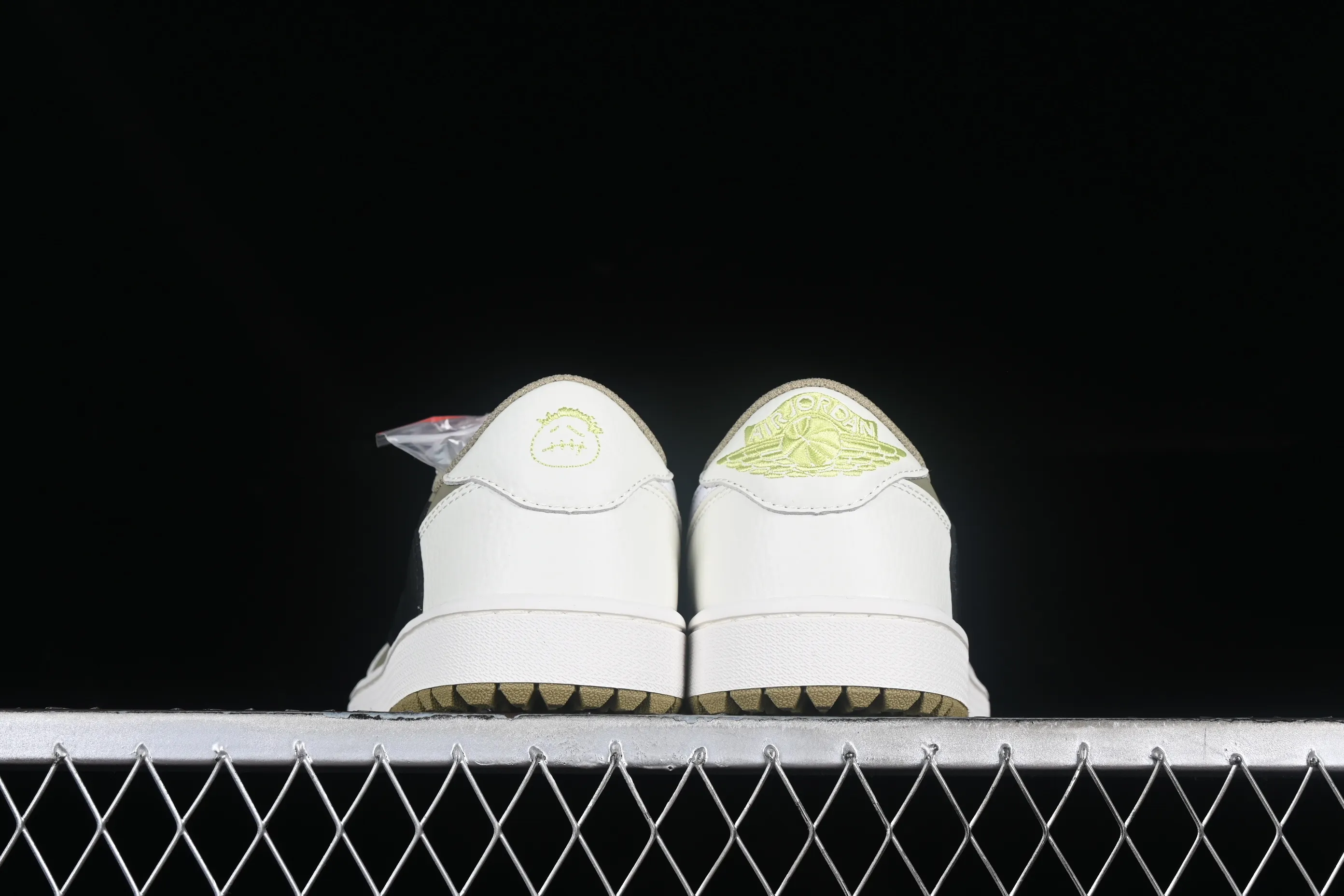 All categories Air Jordan Jordan series basketball shoes Air Jordan 1 Low B1 special price Travis Scott x Air Jordan 1 Low OG AJ1 Joe 1 undercut low FZ3124-200